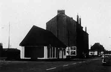 Exterior view of the Gushet House corner of Dalmarnock and Old Dalmarnock Roads.